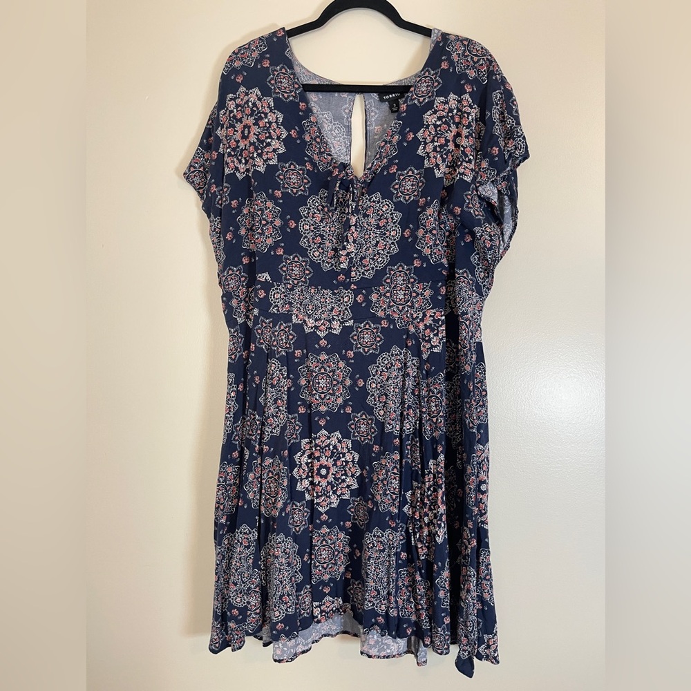 Torrid Womens Dress Sz 3 Blue V Neck Keyhole Back Abstract Print